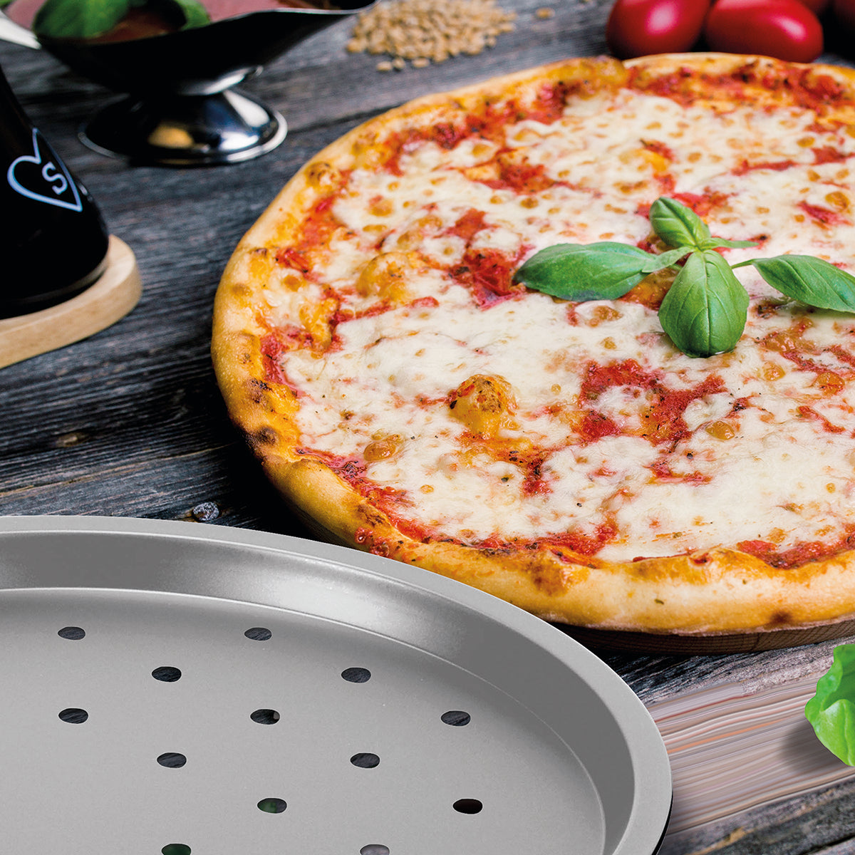 GUARDINI PERFORATED PIZZA TIN non-stick cake pan